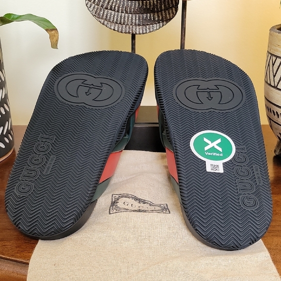 Gucci Women's Black and Red Slide Sandals - Picture 4 of 6